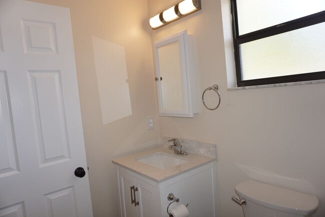 Building Photo - Clermont 2/2 Duplex with Lakeview