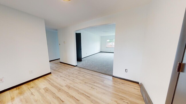 Building Photo - Parma - Ridgewood Lofts - 2 Bedroom - 1 Bath