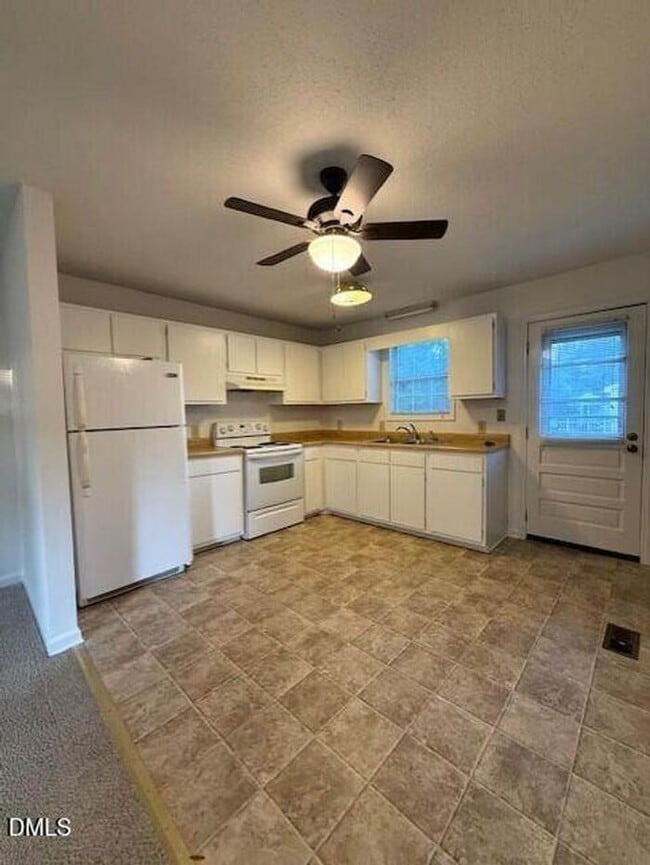 Building Photo - Adorable 2 bed Duplex in Wake Forest! Close to Downtown!