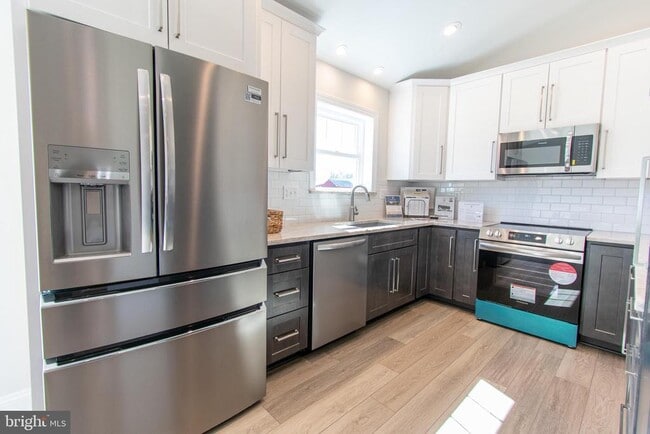 Building Photo - 14 Sandy Ln