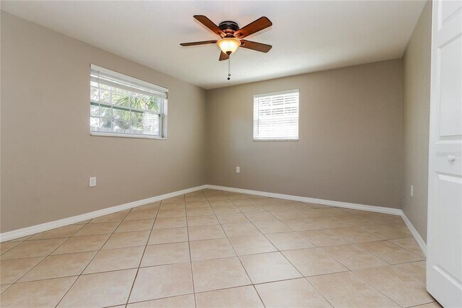 Building Photo - 3208 Primrose Dr