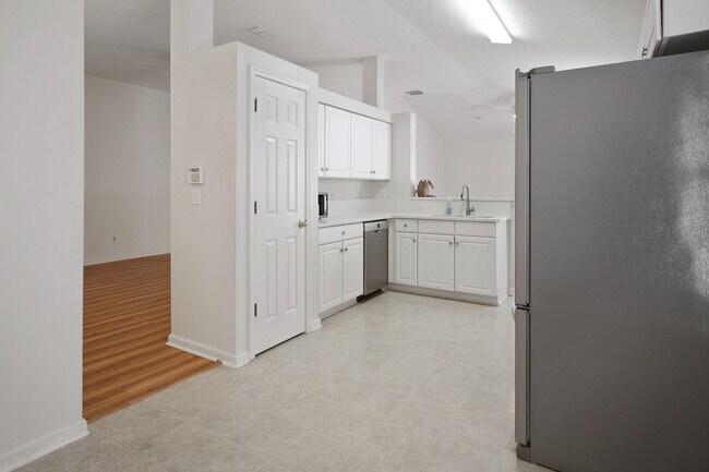 Building Photo - 1200 Woodchurch Ln