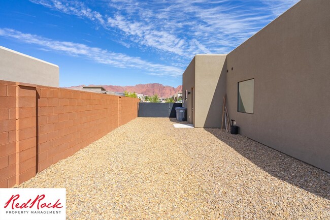 Building Photo - DOG FRIENDLY 4-Bedroom Modern Desert Home ...