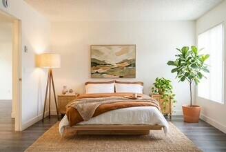 Building Photo - 1440 Oak Dr