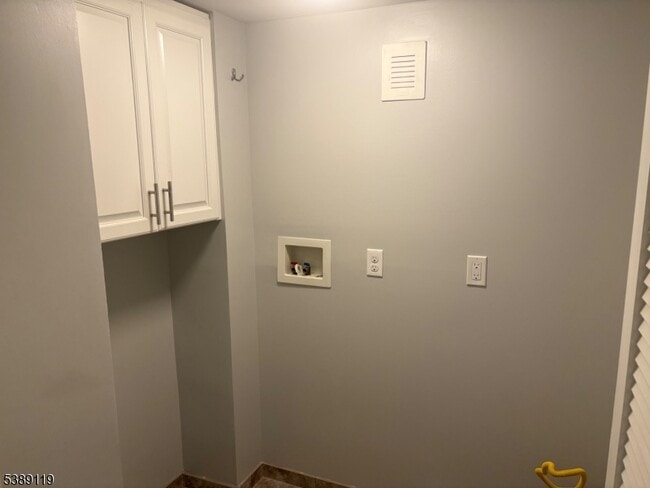 Building Photo - 915 Springfield Ave