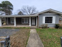 Building Photo - Home in Malvern