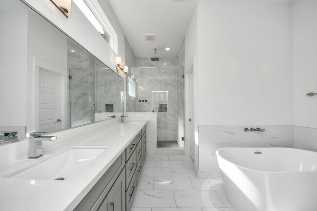 Building Photo - 4623 Cochran St