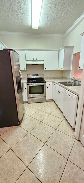 Building Photo - 6007 Scotchwood Gln