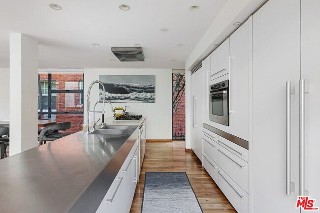 Building Photo - 7 Vicente Ter