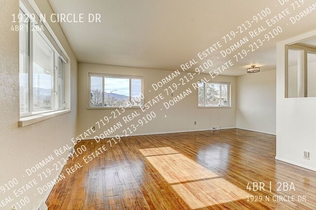 Building Photo - 1929 N Circle Dr