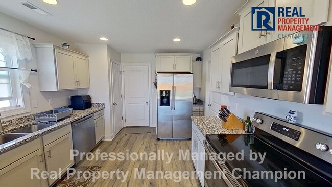 Building Photo - 4 BD/2 BA Single Story Home on Large Corner Lot w/Fenced Back Yard