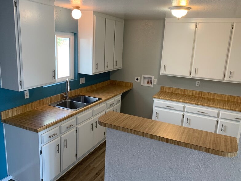 Building Photo - 207 Kenton Ave