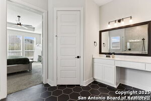 Building Photo - 462 Vamanos