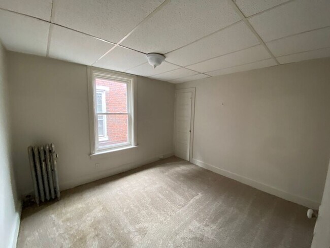 Building Photo - 5 Bedroom house harrisburg for rent 1,200 a month