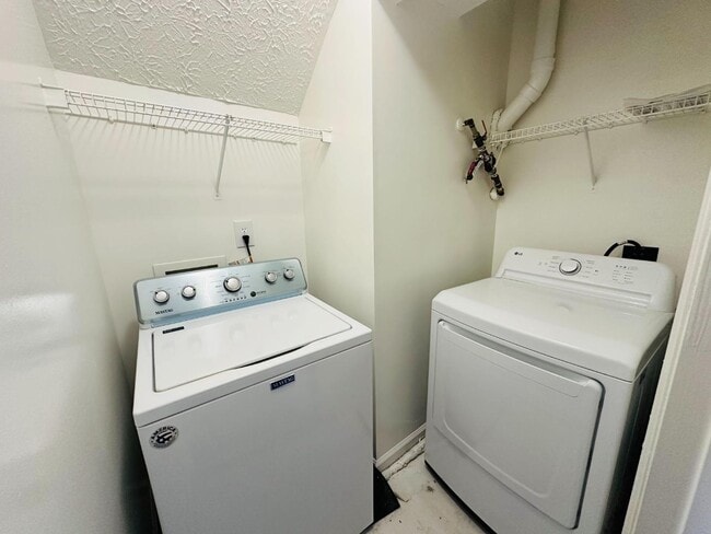 Building Photo - 5600 Brandycrest Dr