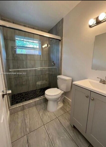 Building Photo - 725 NW 4th Ave