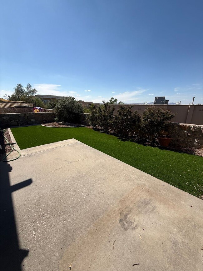 Building Photo - 2 Bedroom / 2 Bath Home with Office Space