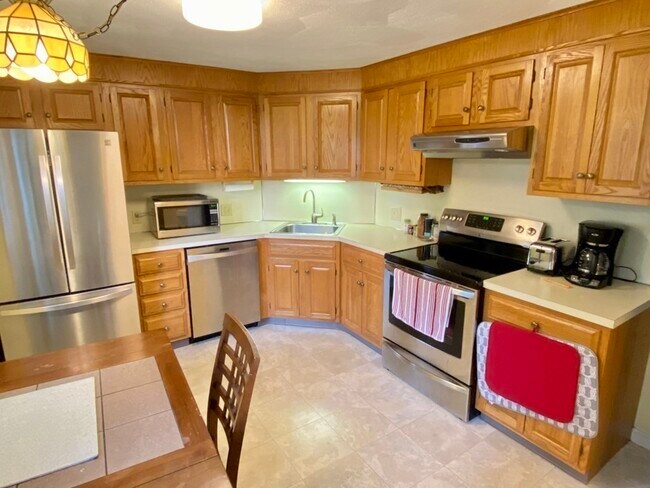 Building Photo - 224 Park St