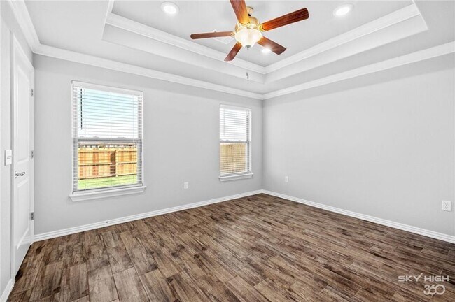 Building Photo - 4446 W Barhem Dr