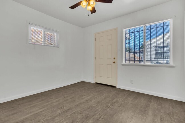 Building Photo - 447 E 101st St