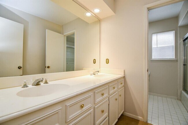 Building Photo - 11103 Pembridge Dr