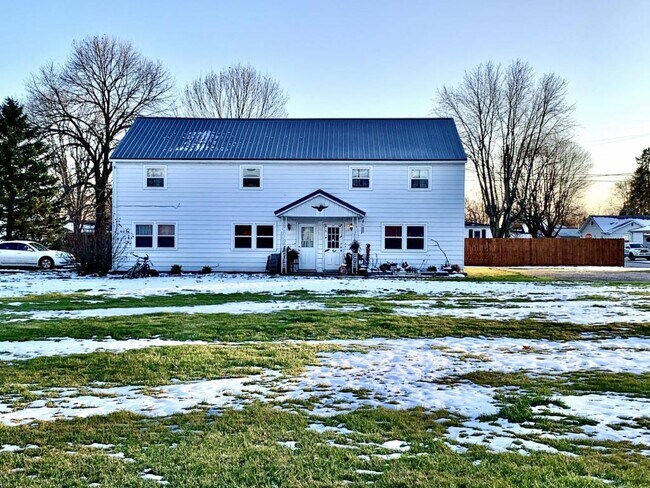 Building Photo - 507 North St.