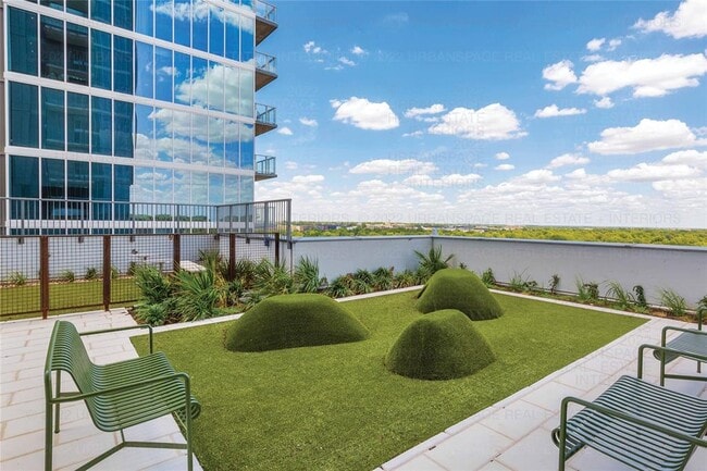 Building Photo - 44 East Ave