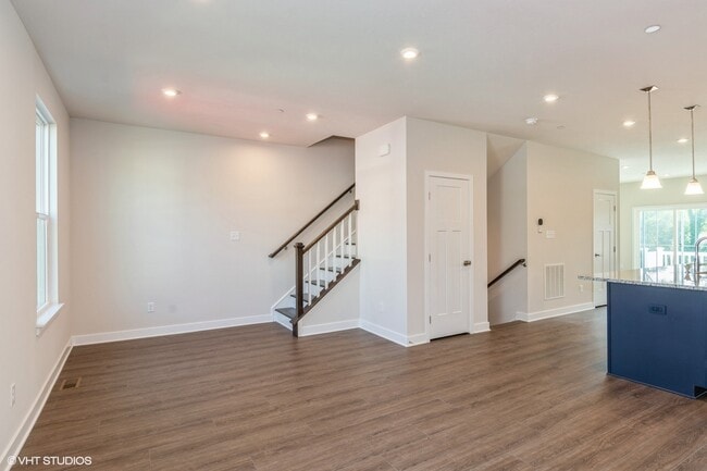 Building Photo - 6902 Sycamore Way