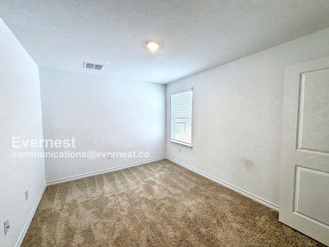 Building Photo - 2907 Bronx Dr