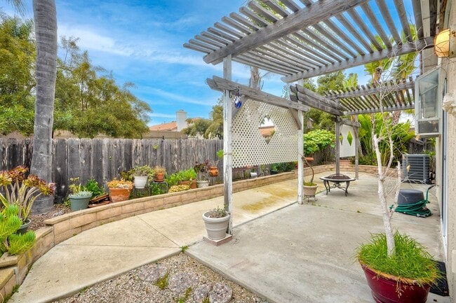 Building Photo - 3750 Via Del Rancho