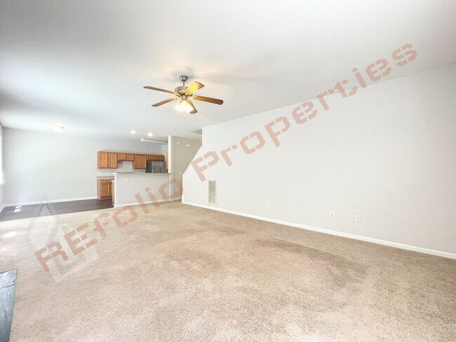 Building Photo - Wonderful 4 Bedroom 2.5 Bath, With Fresh P...