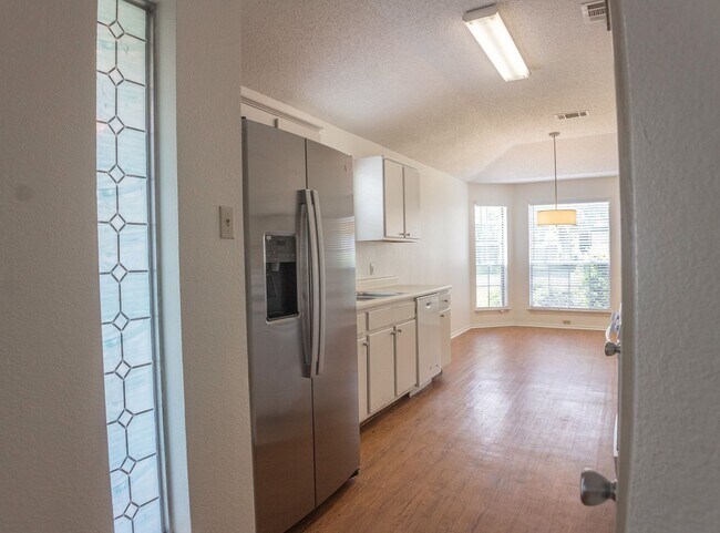 Building Photo - South Austin 3-bedroom/2-bath Home Reduced...