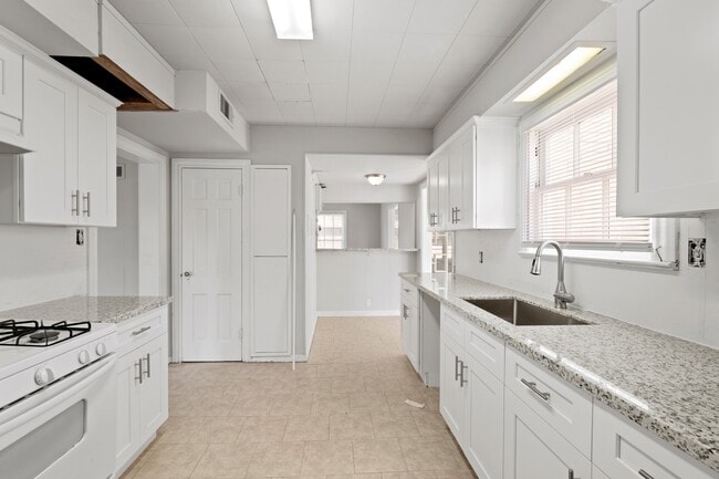 Building Photo - 2917 Iola St