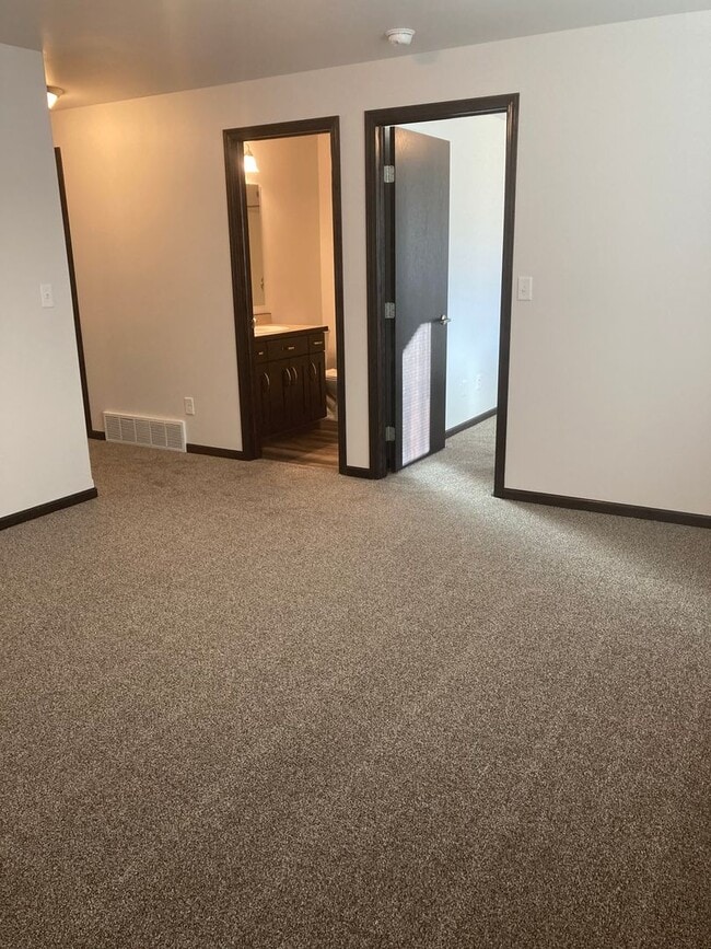 Building Photo - 3 Bed 3 Bath Single Family Home