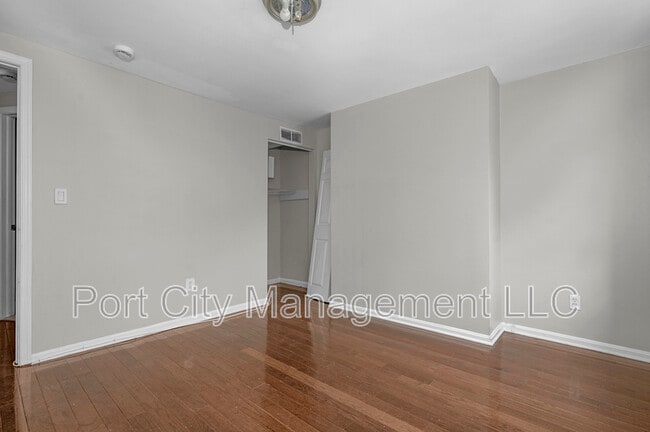 Building Photo - 915 W Lombard St