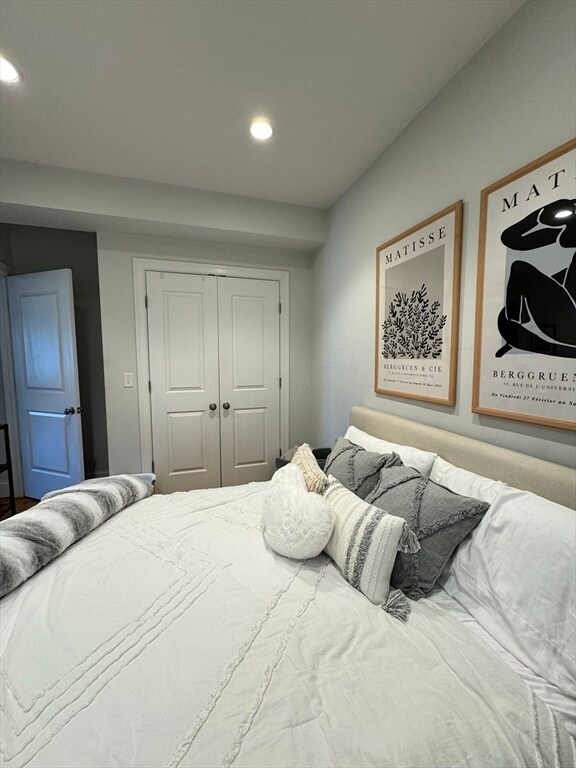 Building Photo - 387 W Broadway