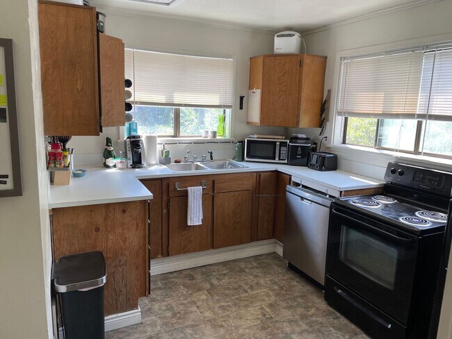 Building Photo - 336 N Washington St