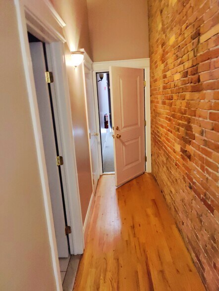 Building Photo - 317 W Fayette St