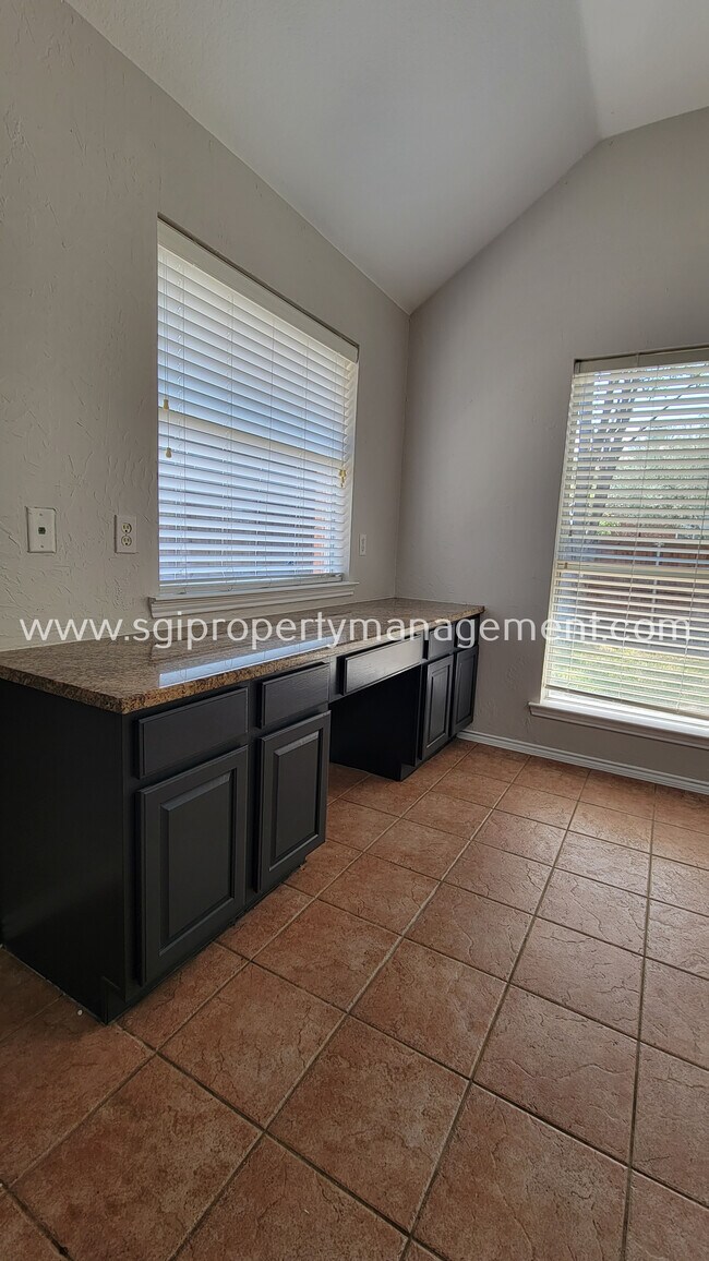 Building Photo - 1403 Lighthouse Ln
