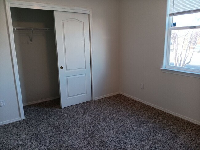 Building Photo - 3 Bedroom, 2 Bathroom Home! Available Soon!!