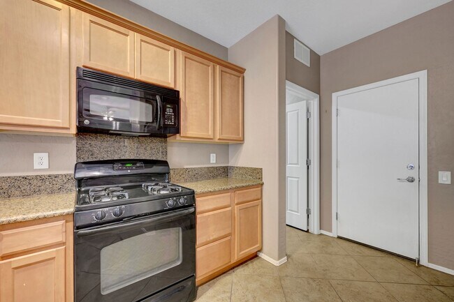 Building Photo - 3 Bedroom in Madeira Canyon!