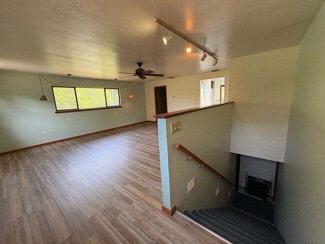 Building Photo - Large studio apartment with use of pool!