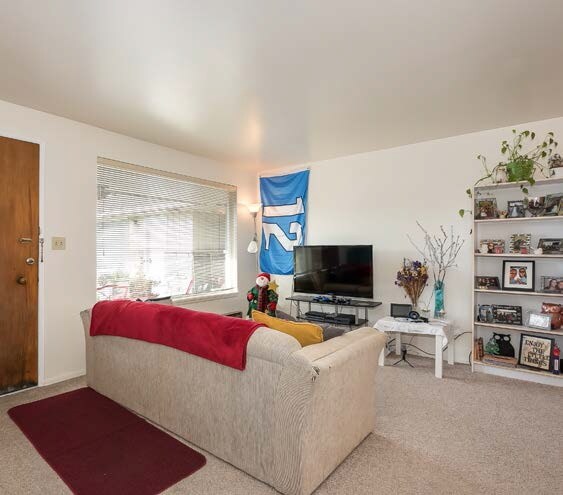 Interior Photo - Roselyn Apartments
