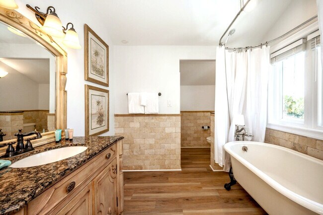 Building Photo - 2825 Scenic Hwy 98