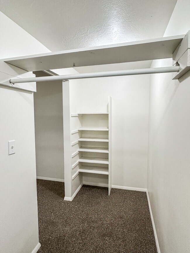 Building Photo - 5333 Peachwood Cir