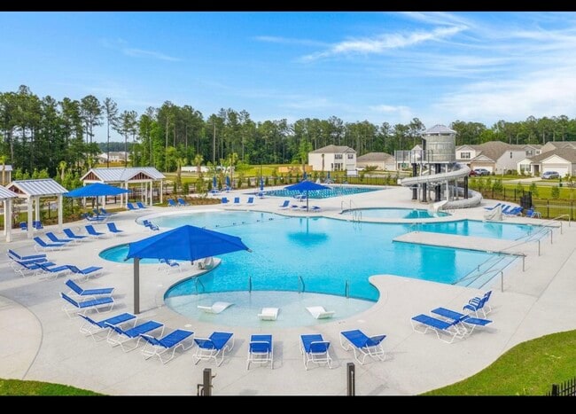 Building Photo - 645 Silver Spruce St