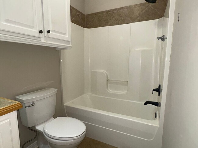 Building Photo - For Rent in Brandon School District!