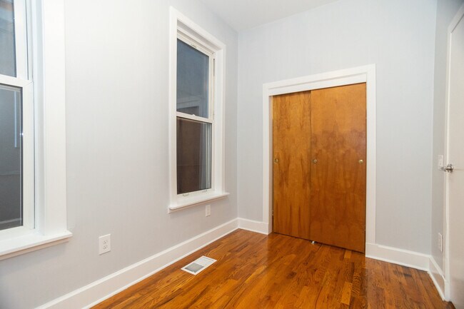 Building Photo - 525 N Wood St