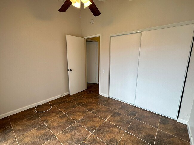 Building Photo - 3266 Loma Riviera Dr