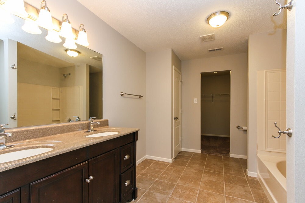 Building Photo - 10153 Split Rock Way